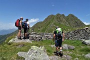 85 Fortino semicircolare con muri in pietra